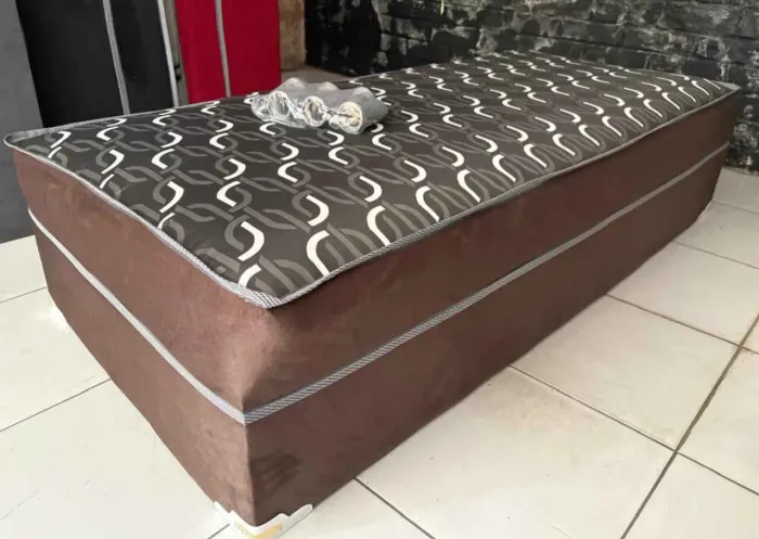 CAMA DE SOLTEIRO NOVAS NO PLÁSTICO