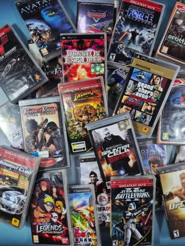 Estoque com diversos jogos mídia física de PSP
