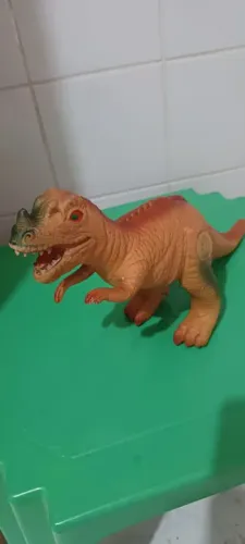 Dinossauro fofinho emiti som