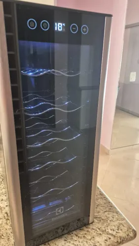 Adega Electrolux 12 garrafas