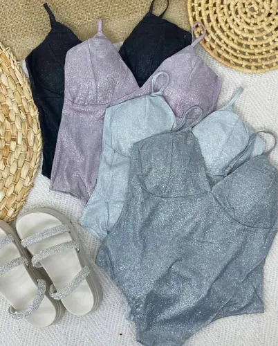 Body brilhante na cor: PRETO 