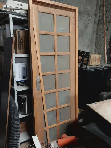 Porta de madeira com vidro para organização - 9 divisórias