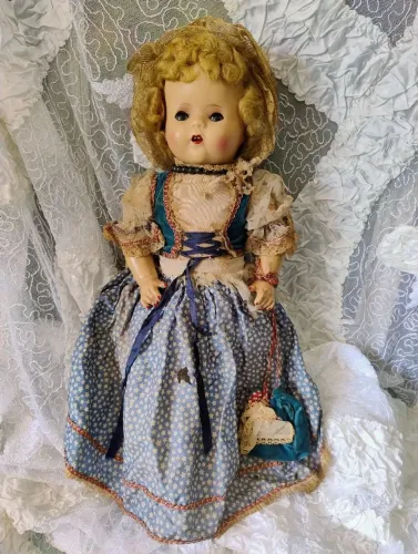 Antiga boneca de massa Estrella