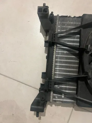 Radiador e ventuinha uno siena Gransiena Fiat