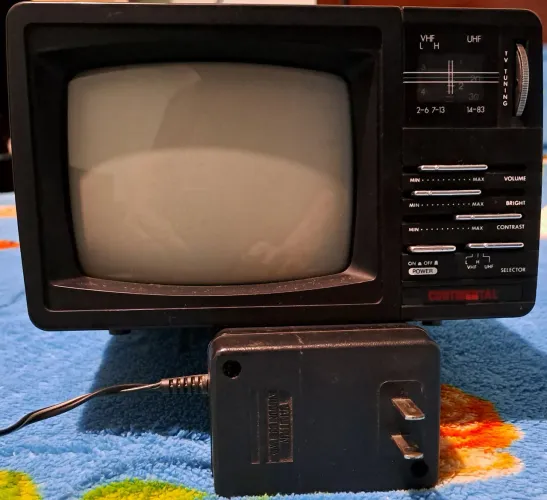 Mini TV Tubo 5" Continental.