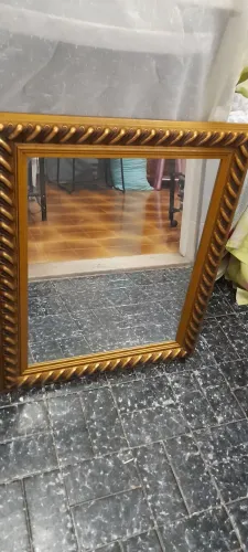 Espelho Decorativo Dourado com Moldura Trabalhada