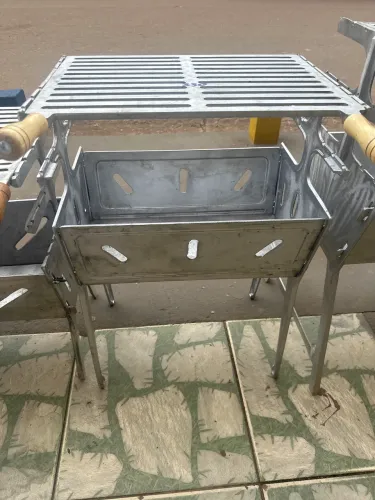 CHURRASQUEIRA GRANDE DE ALUMÍNIO DESMONTÁVEL