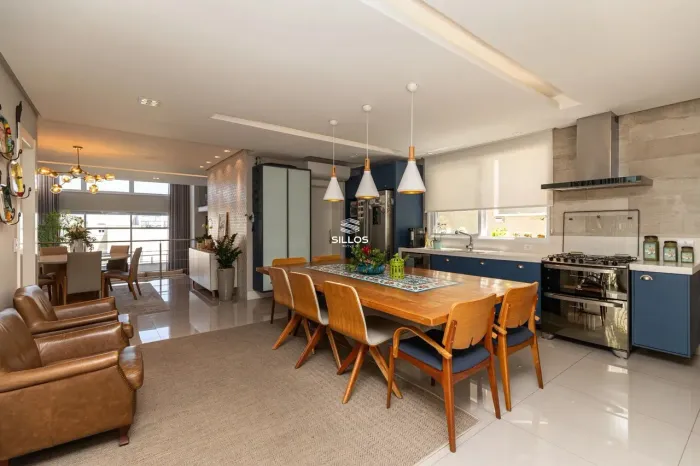 Casa em condominio à venda com 2 suítes no Atuba em Curitiba.