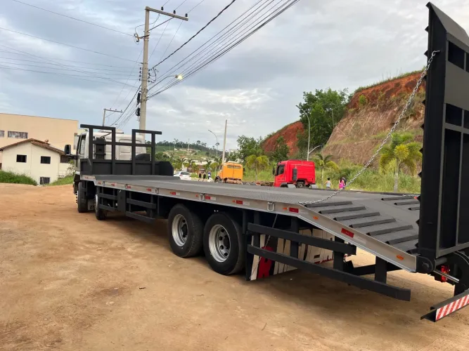 Prancha fixa (plataforma) para caminhões