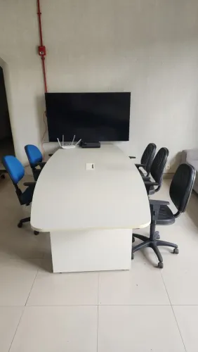 Vendo mesa de Reunião grande