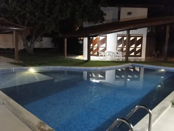Casa de condomínio para aluguel tem 200 metros quadrados com 4 quartos