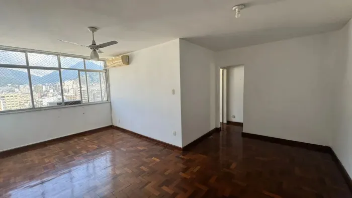 OPORTUNIDADE!!! Apt com excelente localização 3qtos 90m2 Garagem