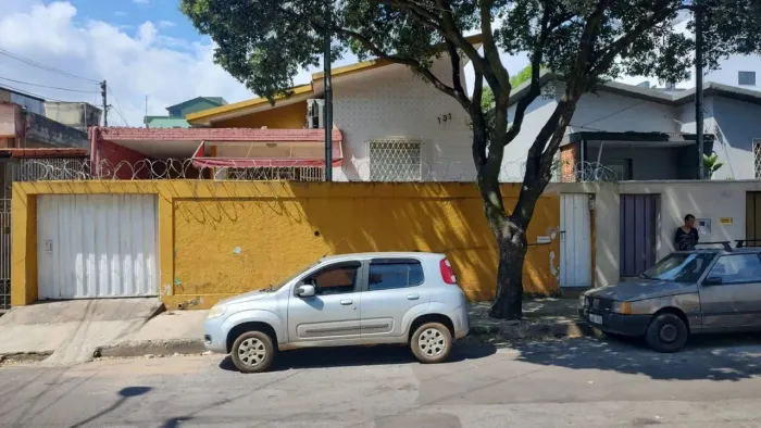Casa Em Lote Comercial Para Vender no bairro Riacho das Pedras em Contagem