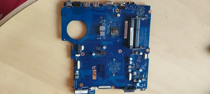 Placa Samsung RV 415 para retirar componentes 