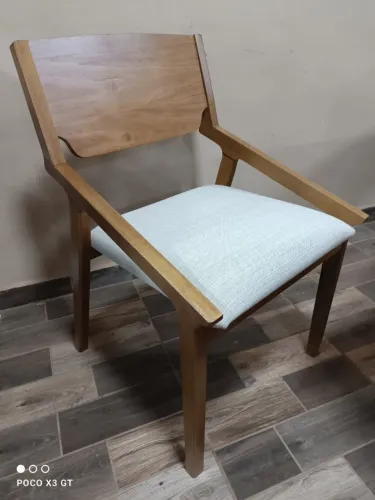 Cadeira de jantar sem braço 