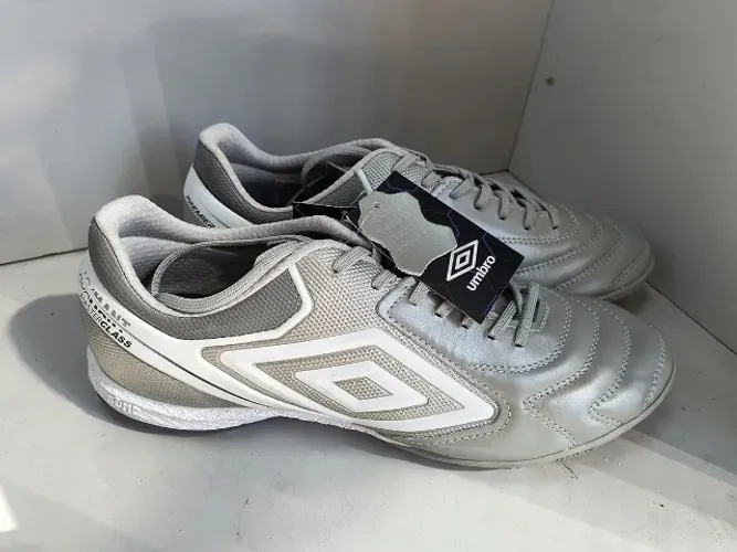 Chuteira Umbro Society Adamant Master Class Premier Cinza T 44