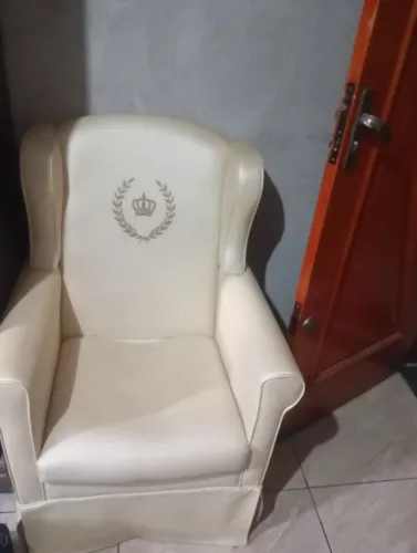 Vende se poltrona de amamentação urgenteeee
