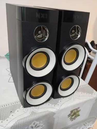 Caixas acústicas.