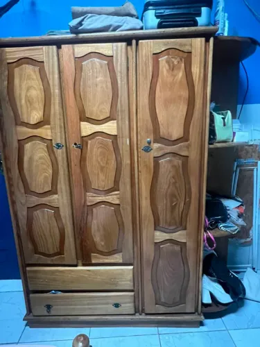 Guarda roupa em madeira