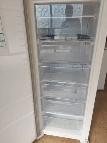 Freezer vertical cônsul 280 litros perfeito estado. Não é frost free.
