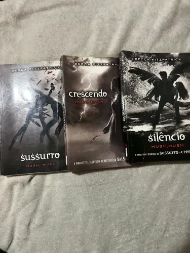 Trilogia hush hush( sussurro, crescendo, silêncio)