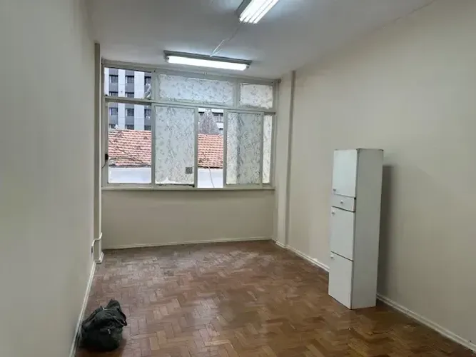 Ótima sala na Rua Miguel Couto