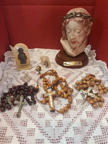 Lote de artigos religiosos antigos