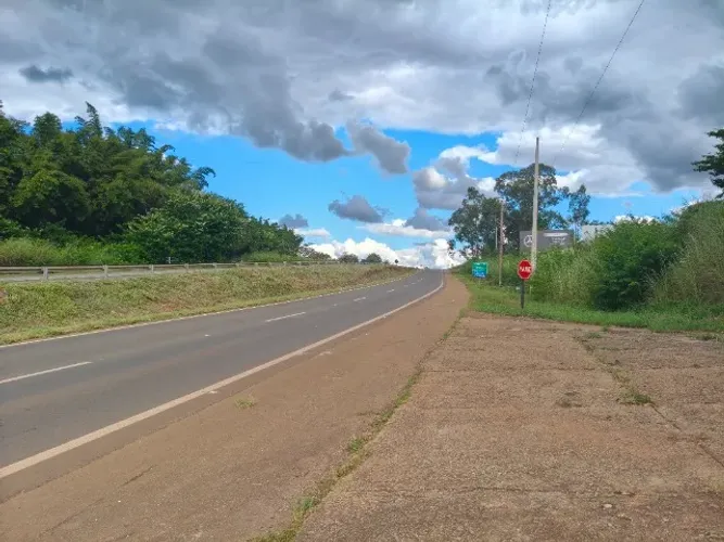 Excelente área às margens da BR 153 Anápolis 