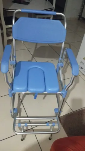cadeira de banho higiênica e de transporte com rodas (4 em 1)