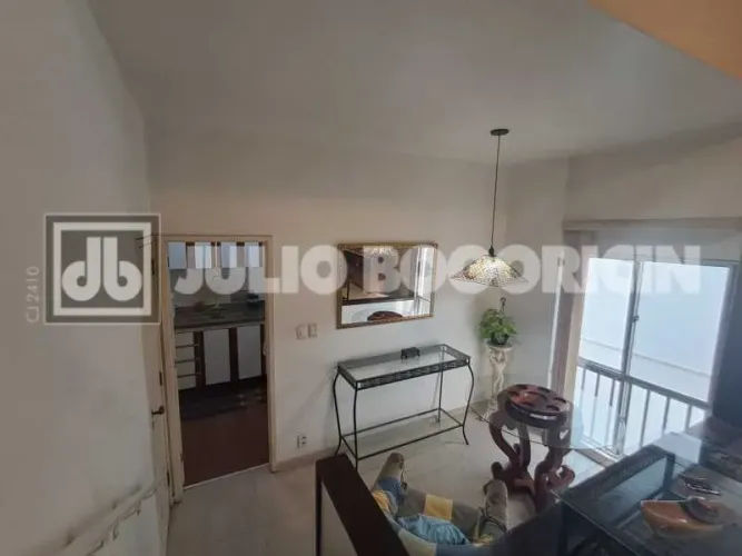 BOTAFOGO - RUA MARQUES DE OLINDA - 3 QUARTOS - VAGA - VISTA PARA ÁRVORES