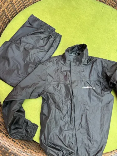 Vendo capa de chuva impermeável nova motociclista tamanho g marca pantaneiro