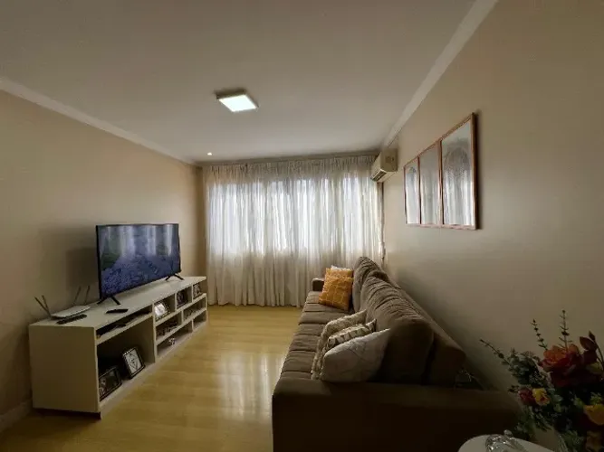 Apartamento bem espaçoso, no centrão de Chapecó, com garagem e elevador por 575 mil