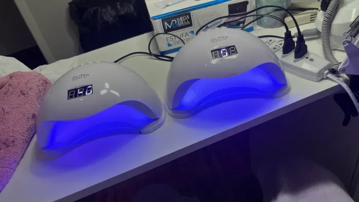 duas cabines UV LED da marca Sun5