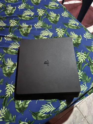 Vendendo esse play 4 slim único dono nunca mexido com o lacre de fábrica novo!
