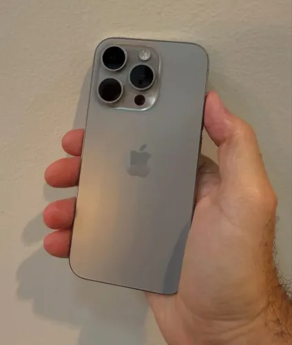 Iphone 15 pro natural  256gb 06 meses de garantia