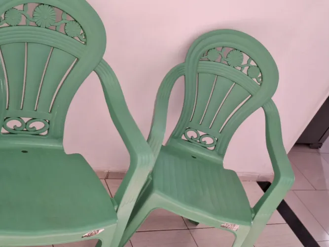 Cadeiras plásticas