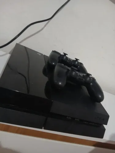 Ps4 com 2 controle