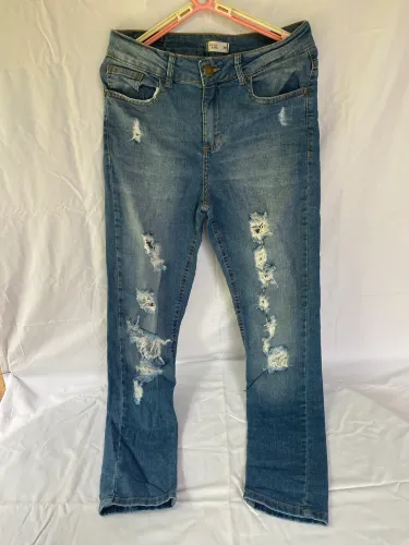 Calça jeans rasgada 38
