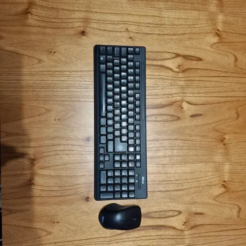 Teclado e mouse sem fio da marca Trust