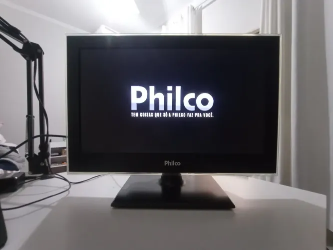TV Monitor Philco LED com Controle Remoto (Semi Nova)