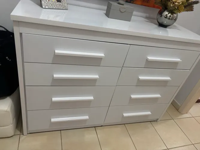 Cômoda branca