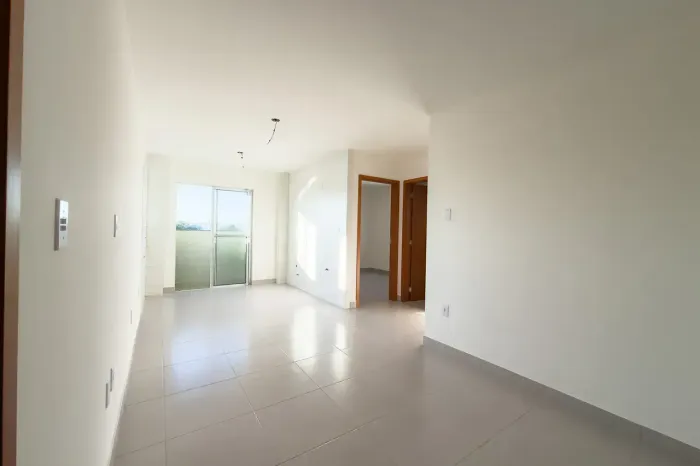 Apartamento com 2 Dormitórios, Ambientes Integrados e Sacada