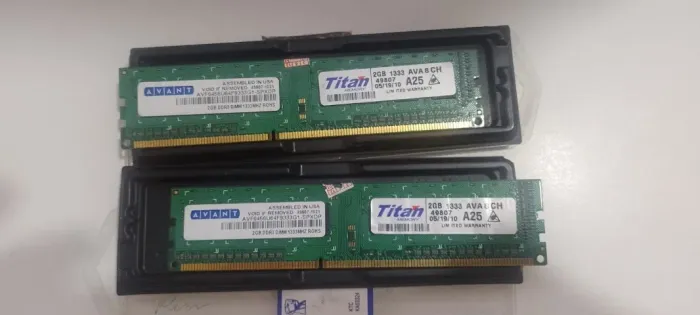 2 pentes Memória Avant Ddr3 2gb 1333mhz (Usado) total 4gb
