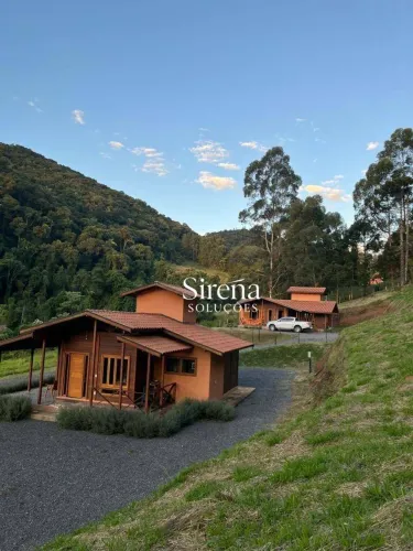 Quer tranquilidade? Sítio à Venda no Vale do Bom Jardim - Oportunidade em Camanducaia - MG