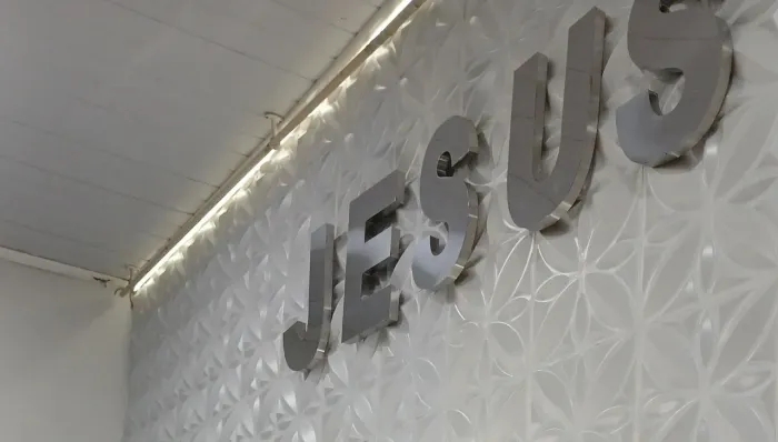 Letreiro inox de 30 cm (JESUS)