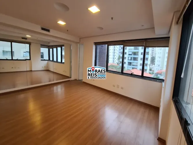 Sala Comercial em Vila Nova Conceição com 43m²