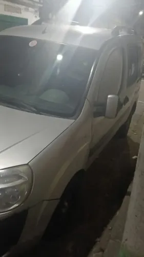 Vendo Doblô placa vermelha - vigilância sanitária- refrigerada batendo 12graus.