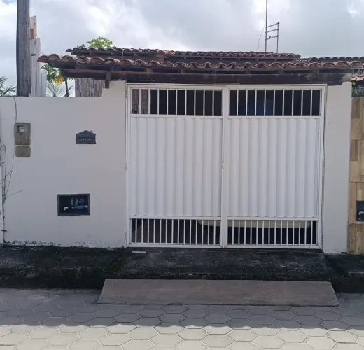 Casa no centro de Conceição do Jacuipe em rua familiar e sem saída 