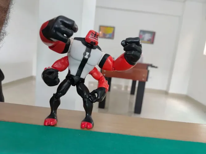 4 braços ben 10 de 12 cm. Com articulação em todos os membros