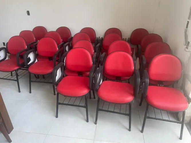 Cadeiras a venda semi novas em bom estado
